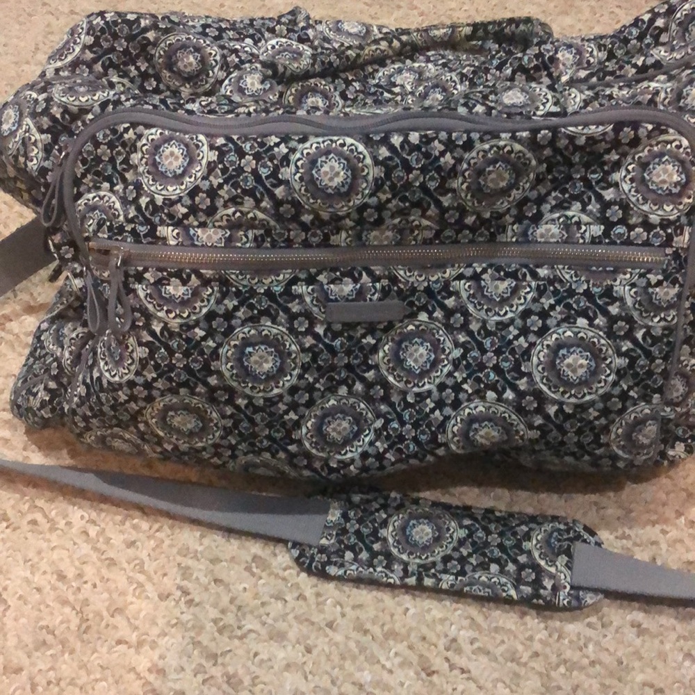 EUC Vera Bradley Charcoal Medallion medium duffel bag - Picture 3 of 7